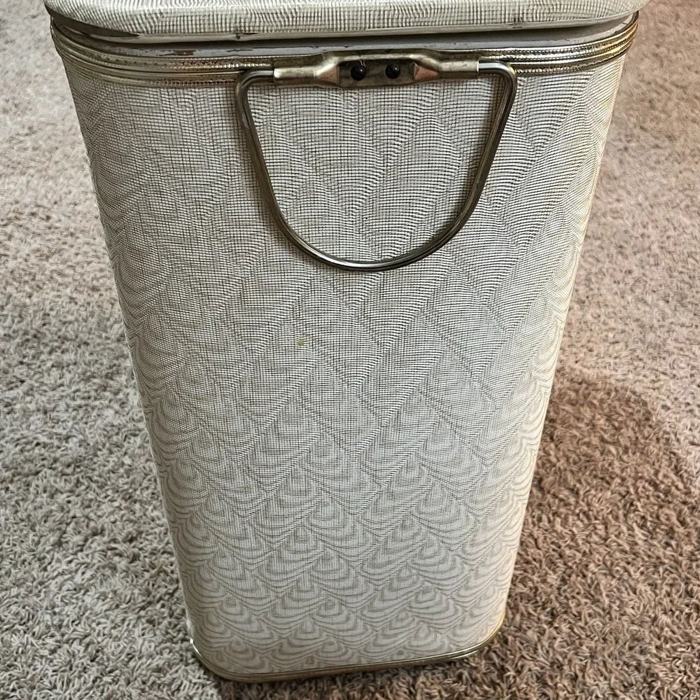 Red-Man Vintage Textured Hamper Clothes Basket MCM Mid-Century Vinyl‎ Gold Trim